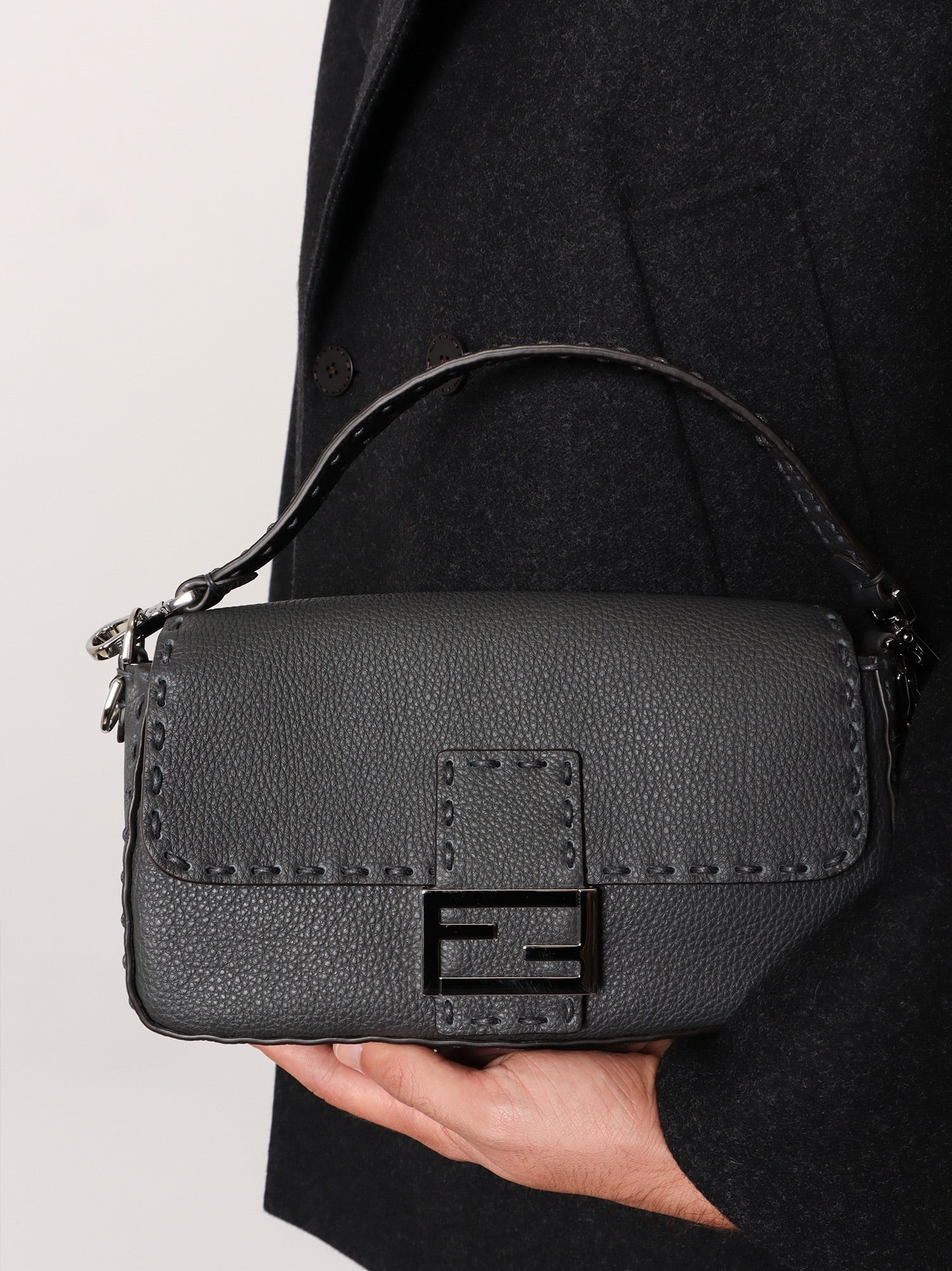 Baguette leather shoulder bag with Selleria stitchings - Image 2