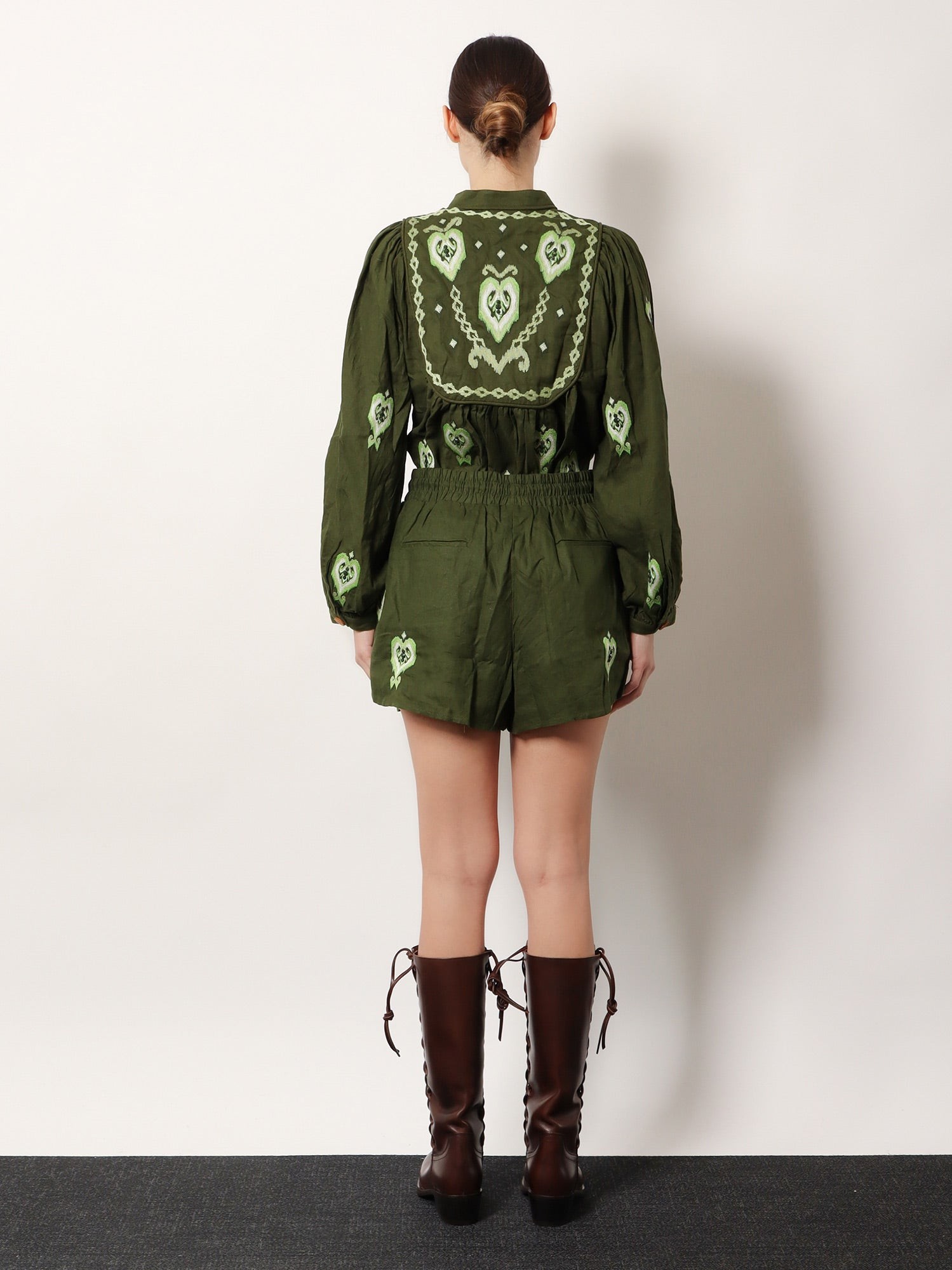 Green heart tapestry embroidered lenzing™ ecovero™ euroflax™ shorts - Image 3