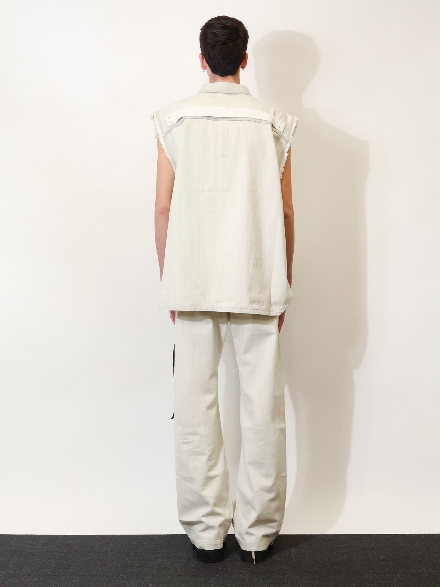 Sleeveless denim jacket - Image 3