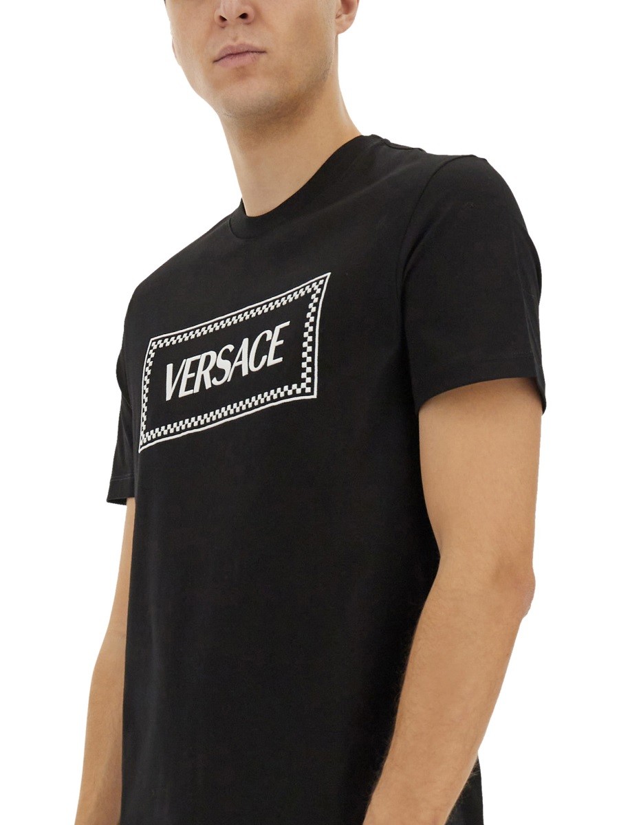 T-SHIRT WITH '90S VINTAGE EMBROIDERED LOGO - Image 4