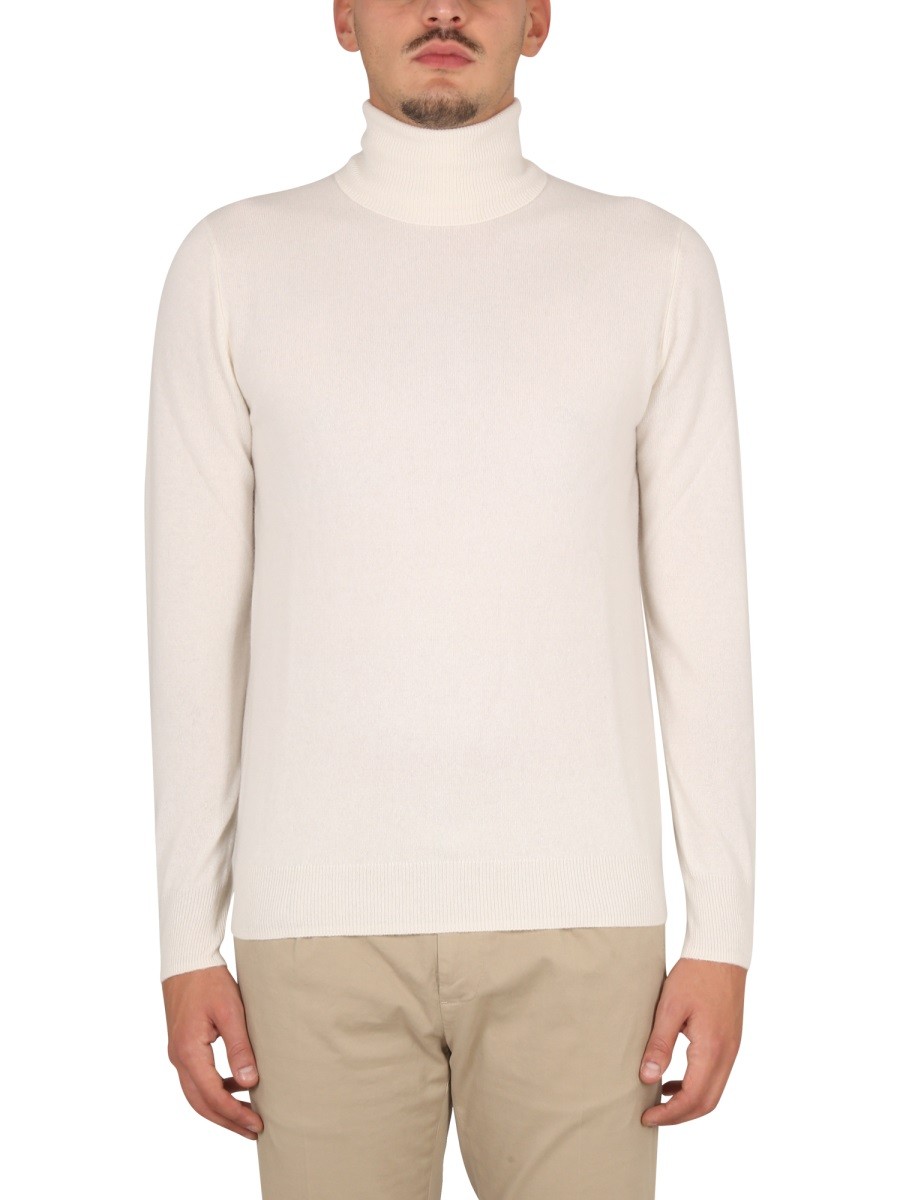 TURTLENECK SWEATER