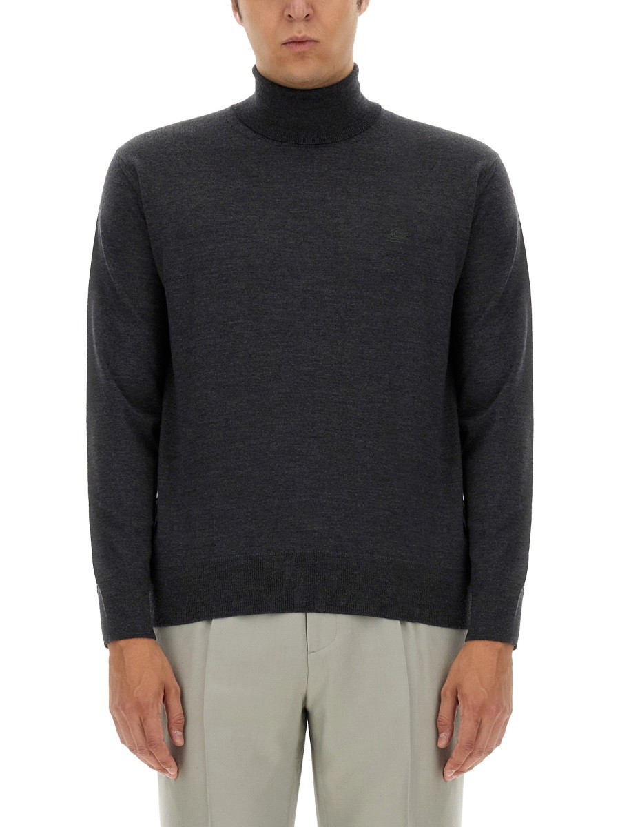 TURTLENECK WITH EMBROIDERY