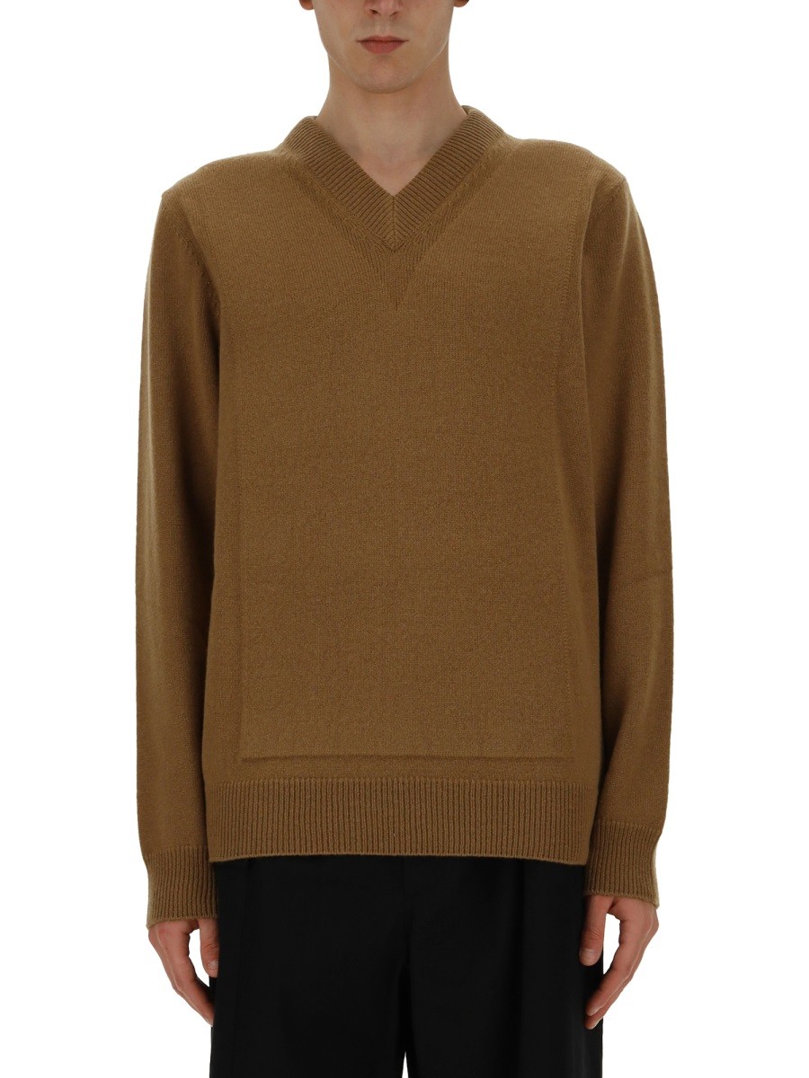 V-NECK SWEATER