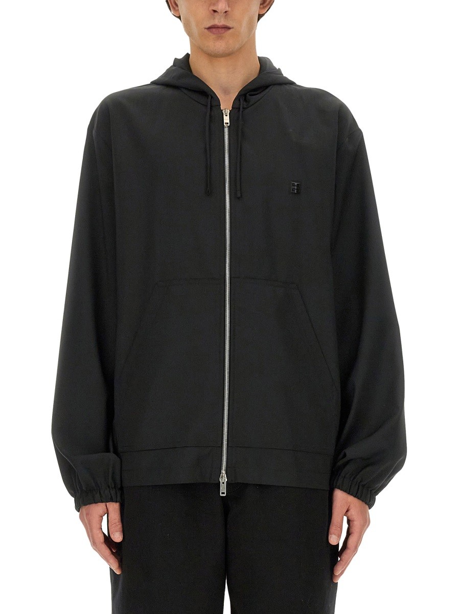 ZIP SWEATSHIRT.