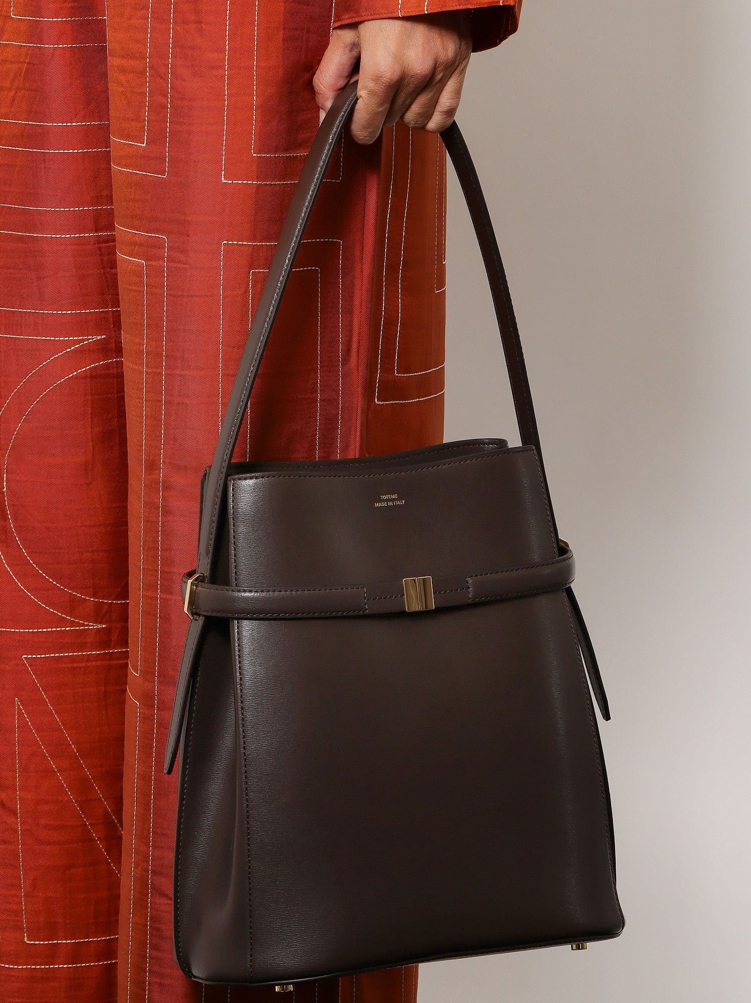 Belted leather bucket bag - Image 2