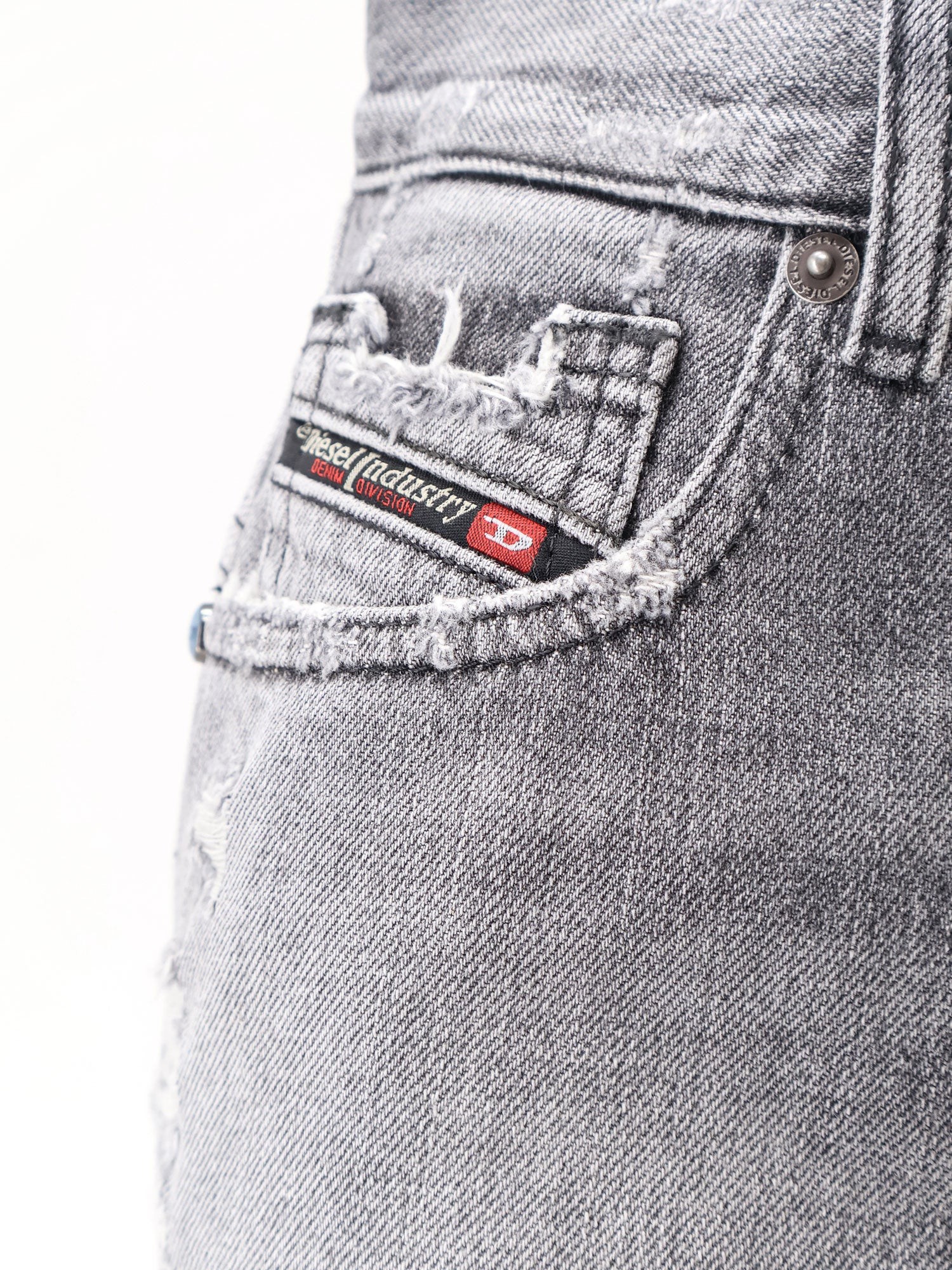 Blue denim shorts with a destroyed effect - Image 3