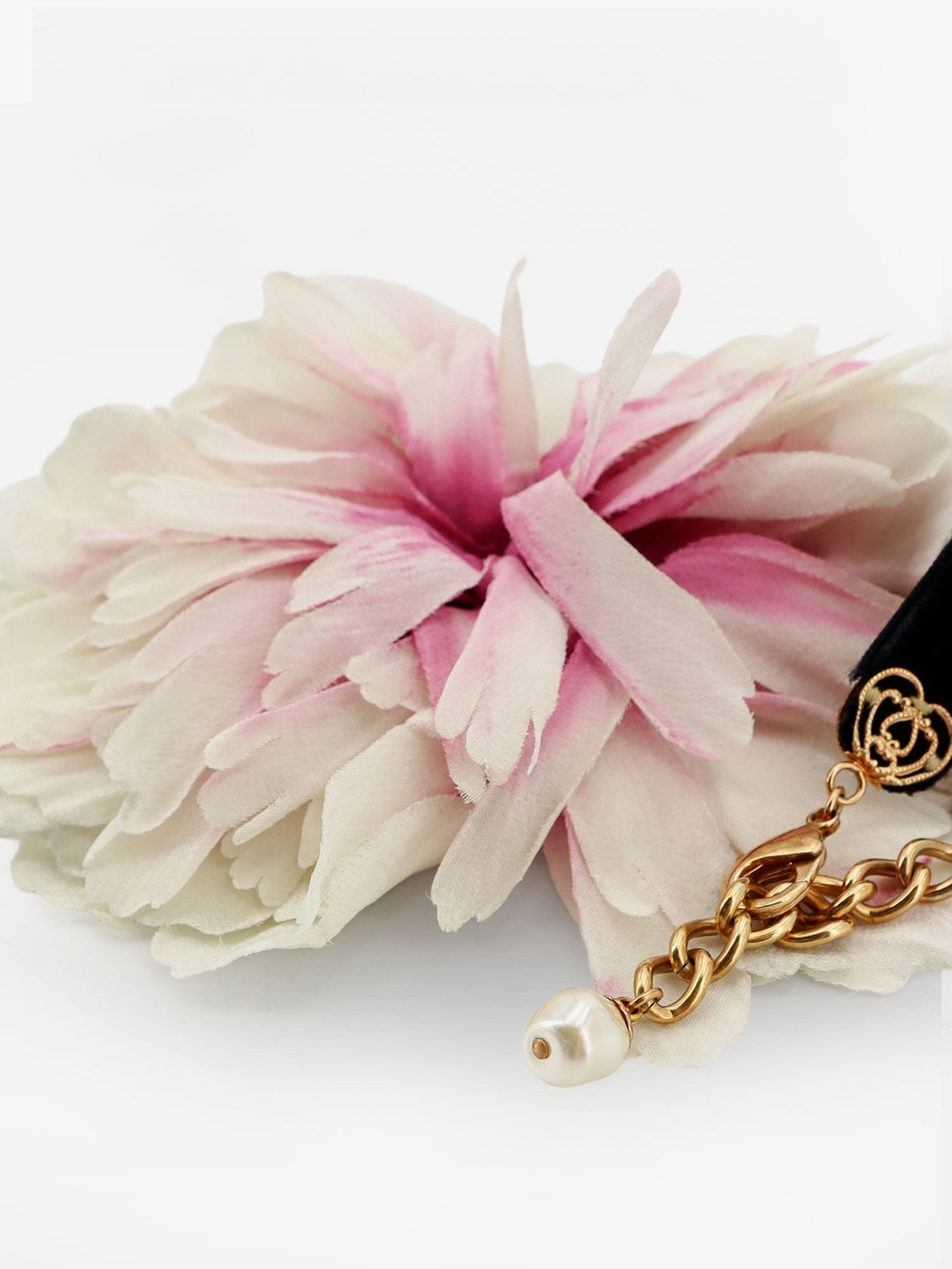 Bracelet with oversized flower detail - Image 3
