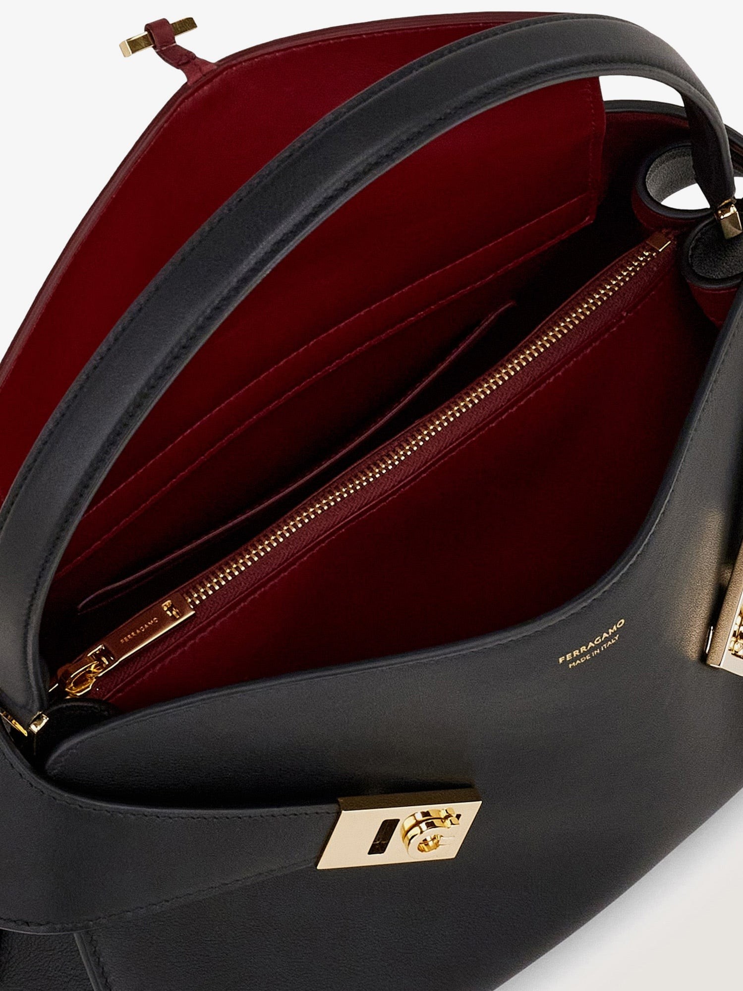Hug Soft M leather shoulder bag - Image 5