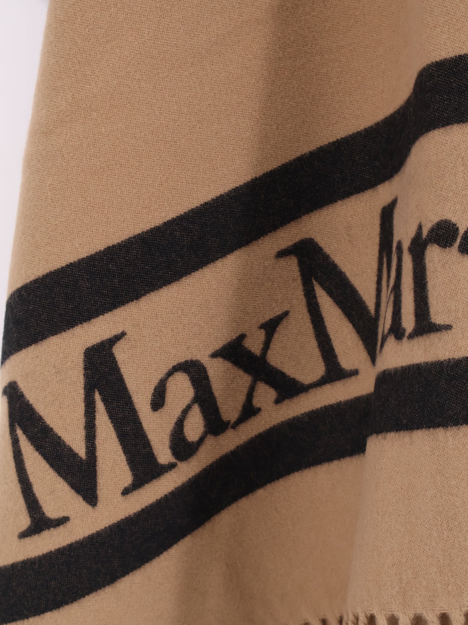 Mxaaris wool cape - Image 3