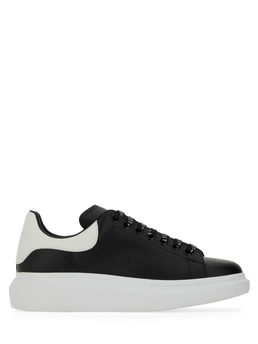 OVERSIZED SNEAKER