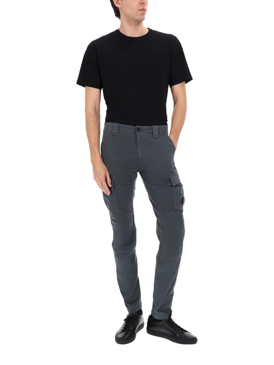 PANTALONE CARGO CON PATCH LOGO - Image 2