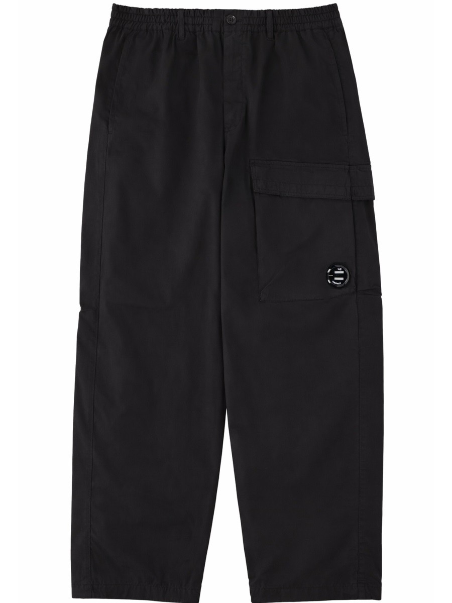 PANTALONE CARGO CON PATCH LOGO