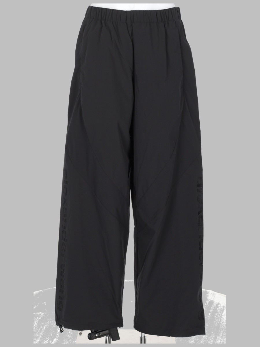 PANTALONE TRUCK CON LOGO TRAFORATO