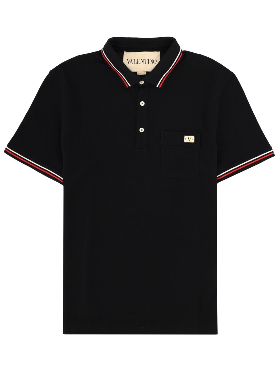 POLO CON PATCH LOGO