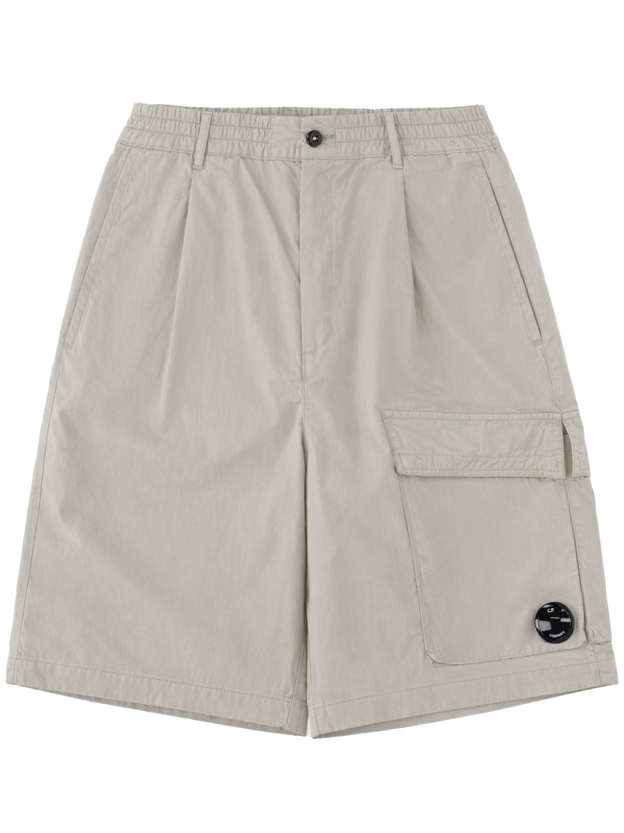 SHORTS CARGO CON PATCH LOGO