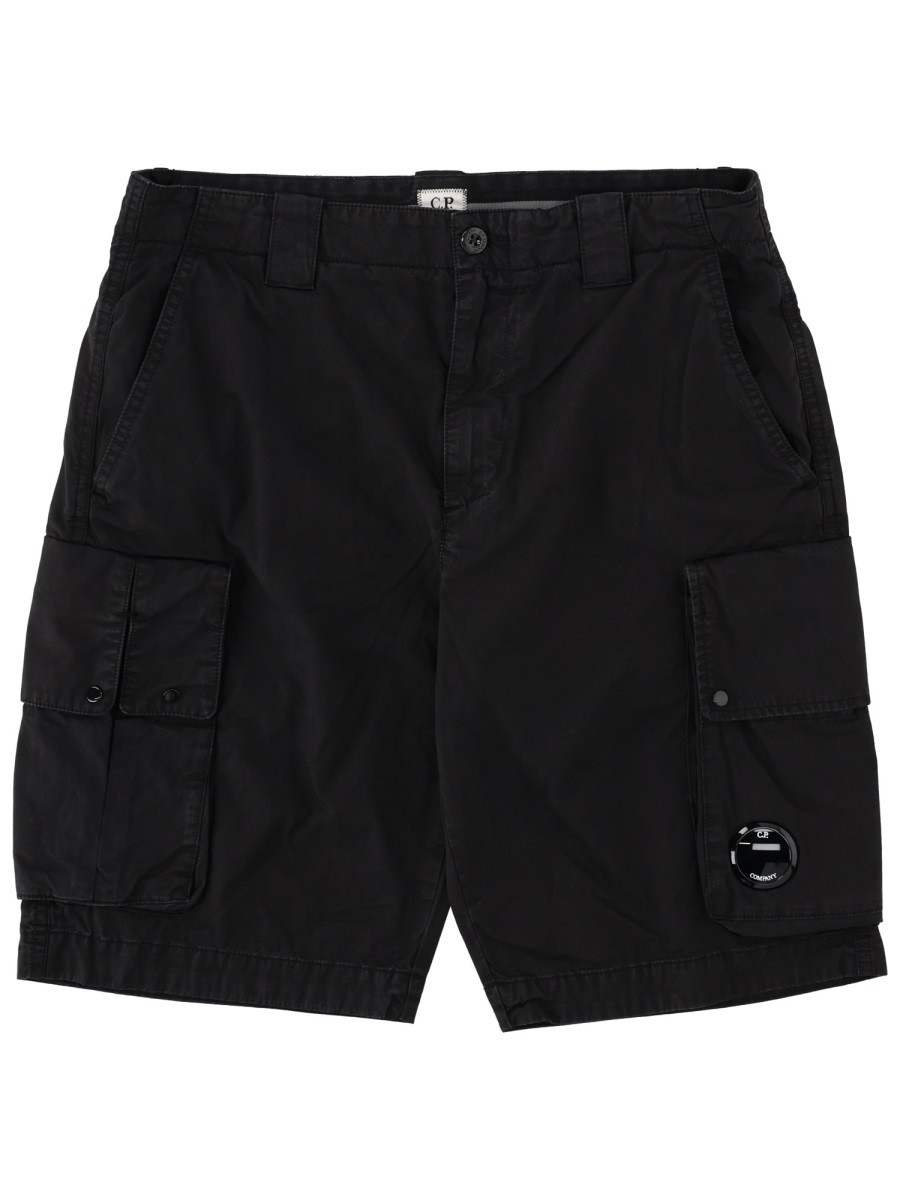 SHORTS CARGO CON PATCH LOGO